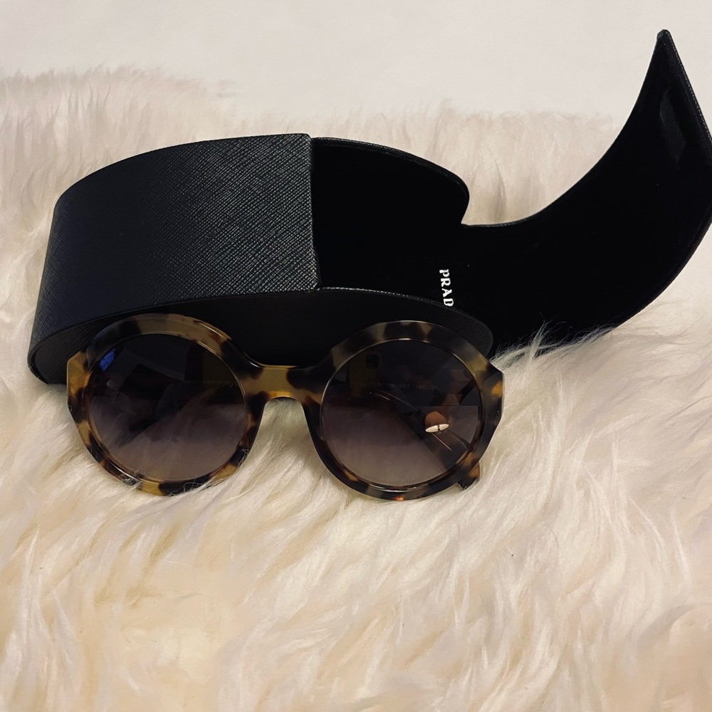 Gently used authentic Prada sunglasses - Picture 4 of 8
